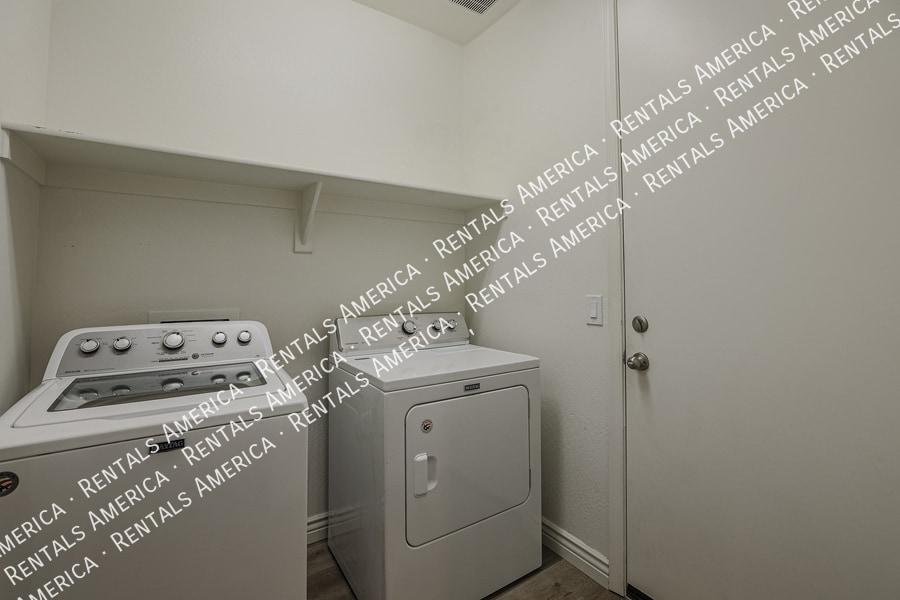 Building Photo - 4217 W Winston Dr