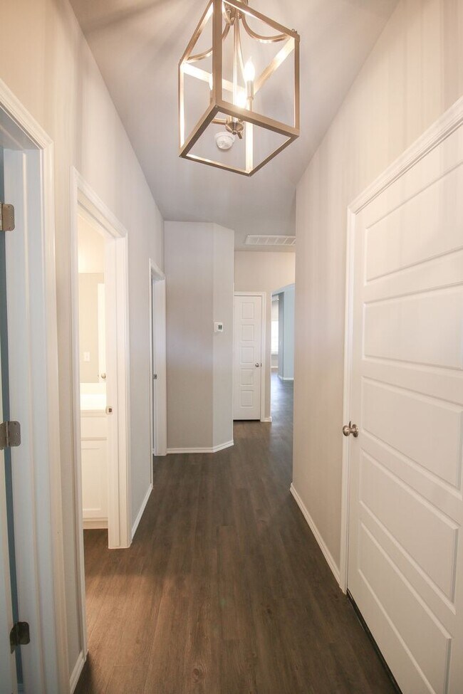 Building Photo - 5309 S Nassau Ave