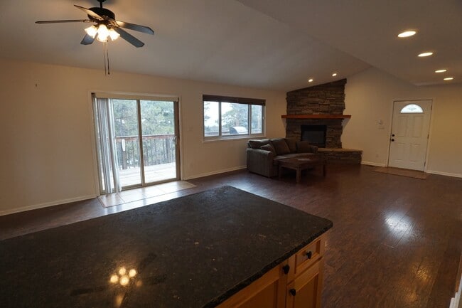 Building Photo - Charming 3 Bed, 2 Bath Rental in Morrison/...