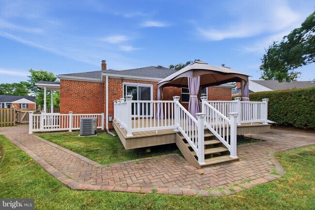 Building Photo - 2906 Breezy Terrace