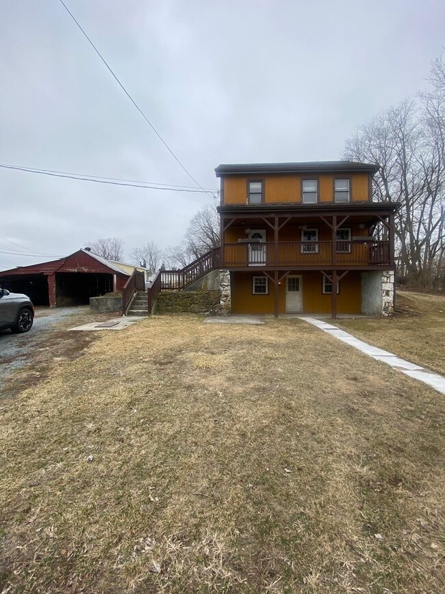 Building Photo - TWO BEDROOM SINGLE FAMILY HOME