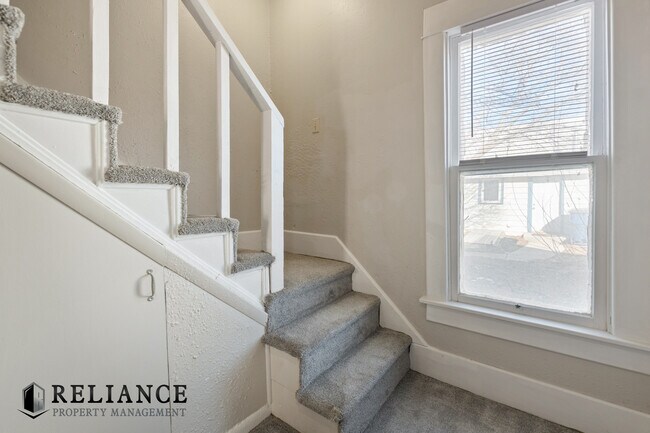Building Photo - 511 S King St