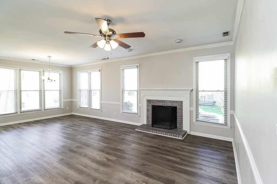 Building Photo - 707 Trailing Rock Dr