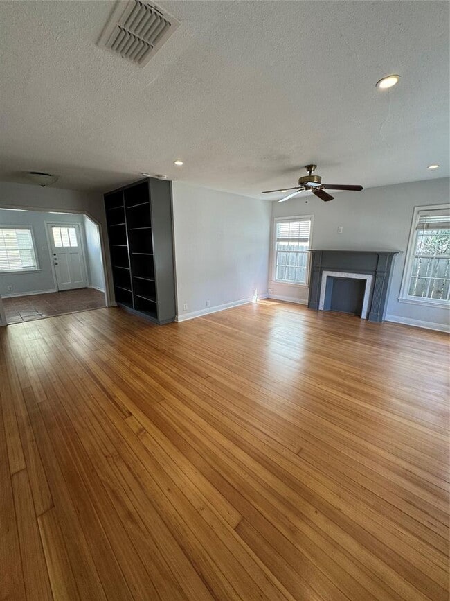 Building Photo - 4000 Ramsey Ave