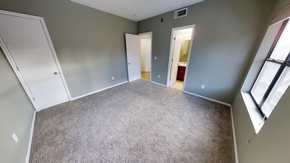 Building Photo - 3038 Umatilla St