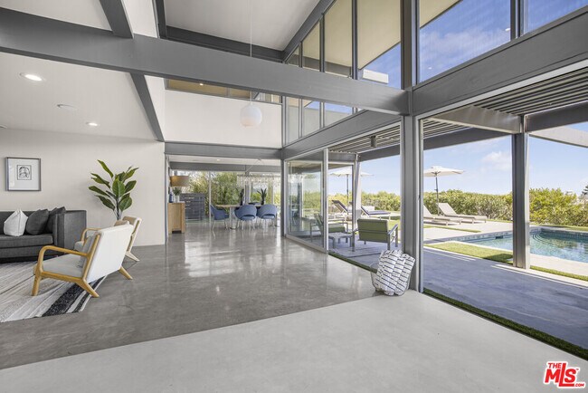 Building Photo - 9892 Beverly Grove Dr