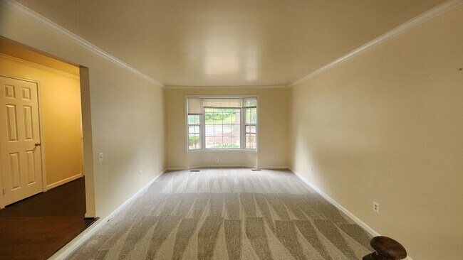 Building Photo - Spacious Arlington TH Near Ballston Metro!