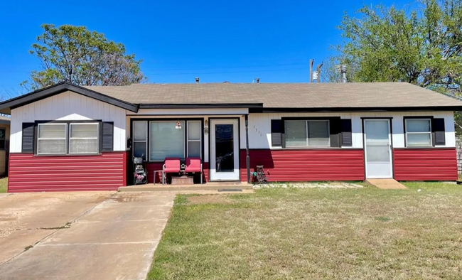 Primary Photo - Spacious, remodeled 4 Bed, 2 Bath Home in ...