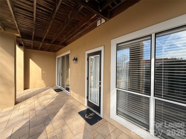 Building Photo - 18009 Kings Point Dr