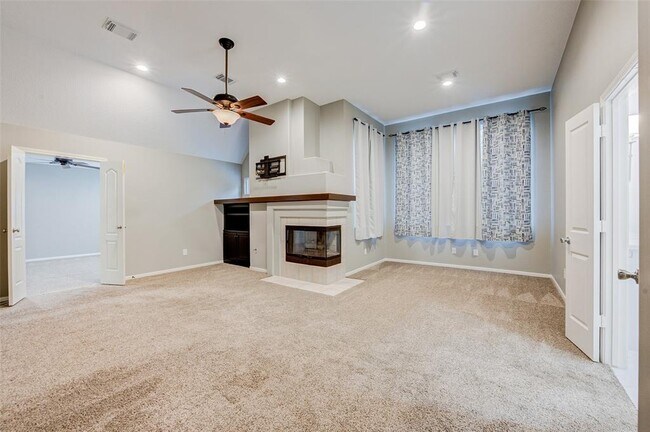 Building Photo - 18 Candle Pine Pl