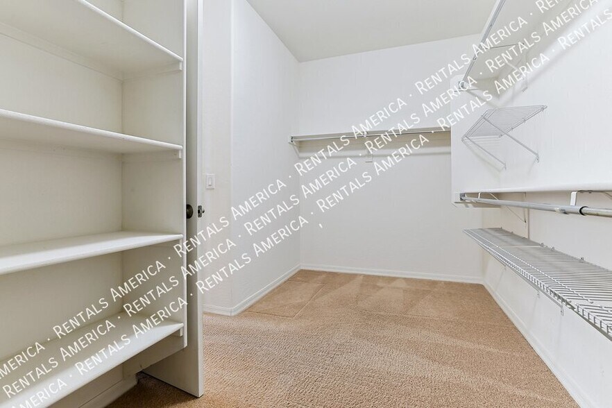 Building Photo - 137 E Carob Dr