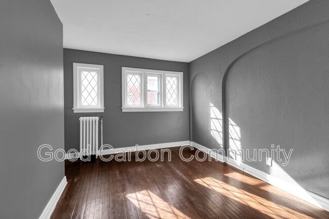 Building Photo - 326 Elmwood Ave