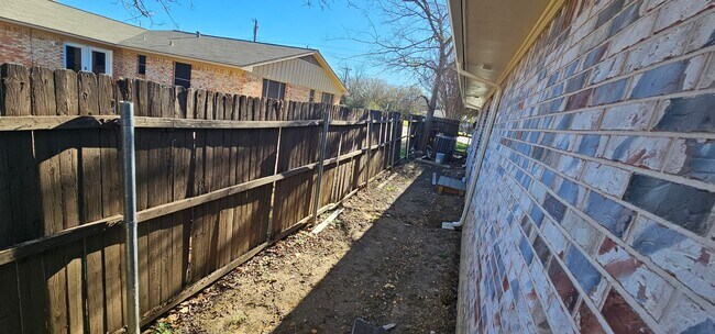 Building Photo - 1401 E Sherman Dr