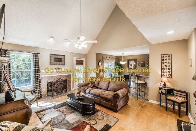 Building Photo - Madison/Rivergate Area - 3 Bedroom, 2.5 Baths