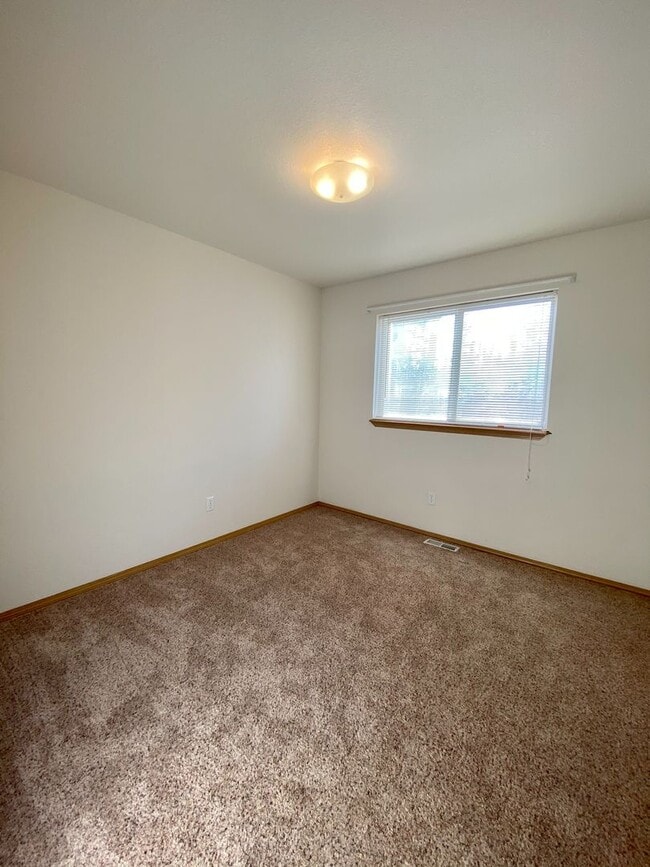 Building Photo - 215 Knight Dr