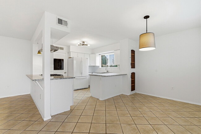 Building Photo - 10837 Gemstone St