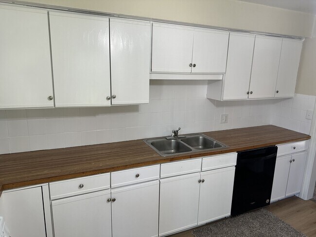 Building Photo - 38-40 Beechwood Drive