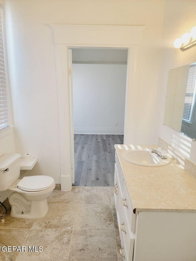 Building Photo - 1928 Arizona Ave