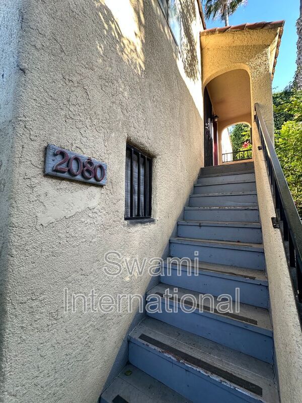 Building Photo - 2080 Chestnut Ave