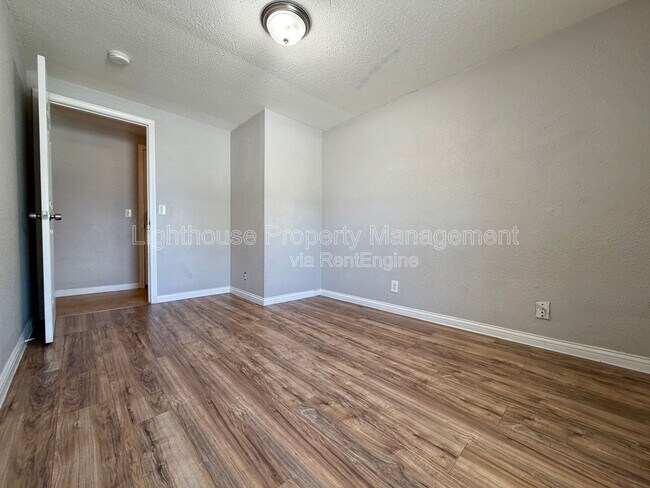 Building Photo - 273 E Forest Ave