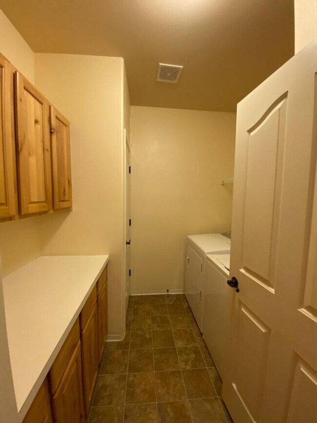 Building Photo - PHEASANT RUN CONDO (PR#24)