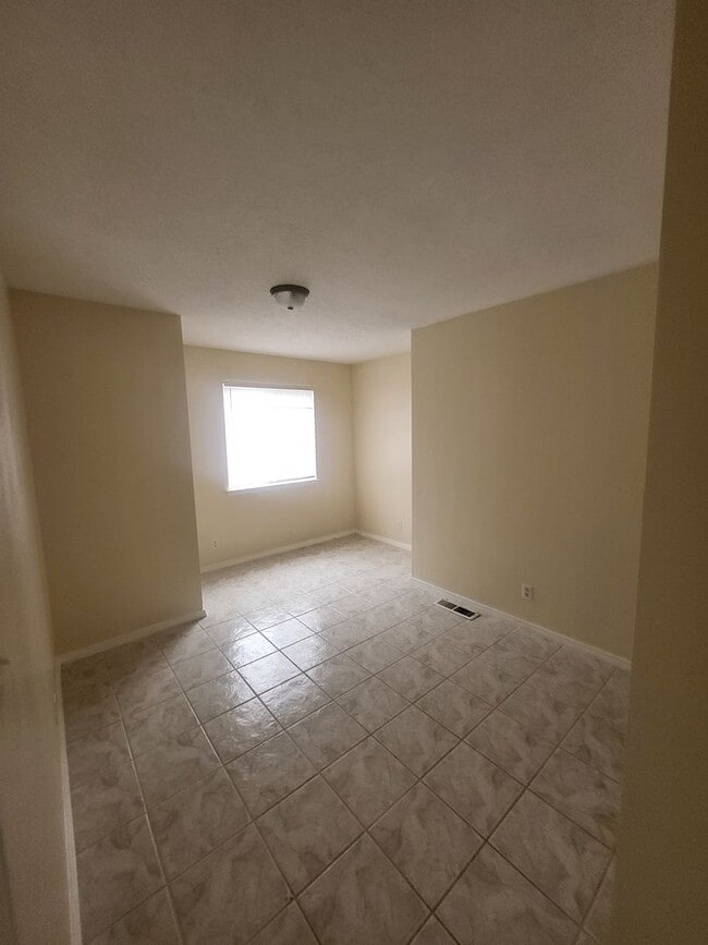 Building Photo - North valley 3 bedroom 2/BA 1245/sf 1/CG 2...