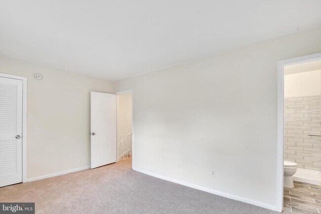Building Photo - 8529 Lakinhurst Ln