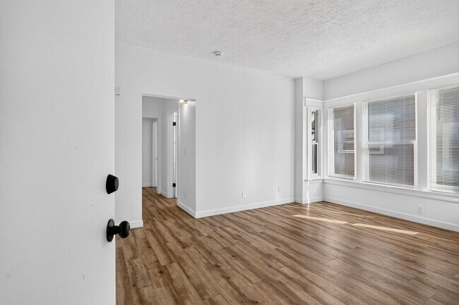 Building Photo - 5114 N Williams Ave