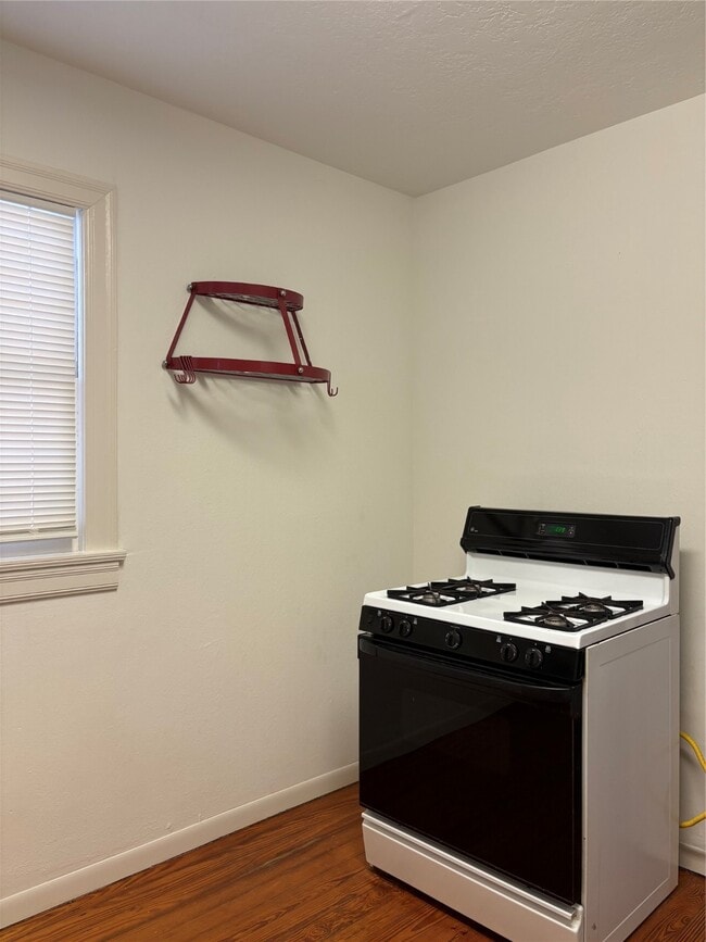 Building Photo - 2011 33rd St