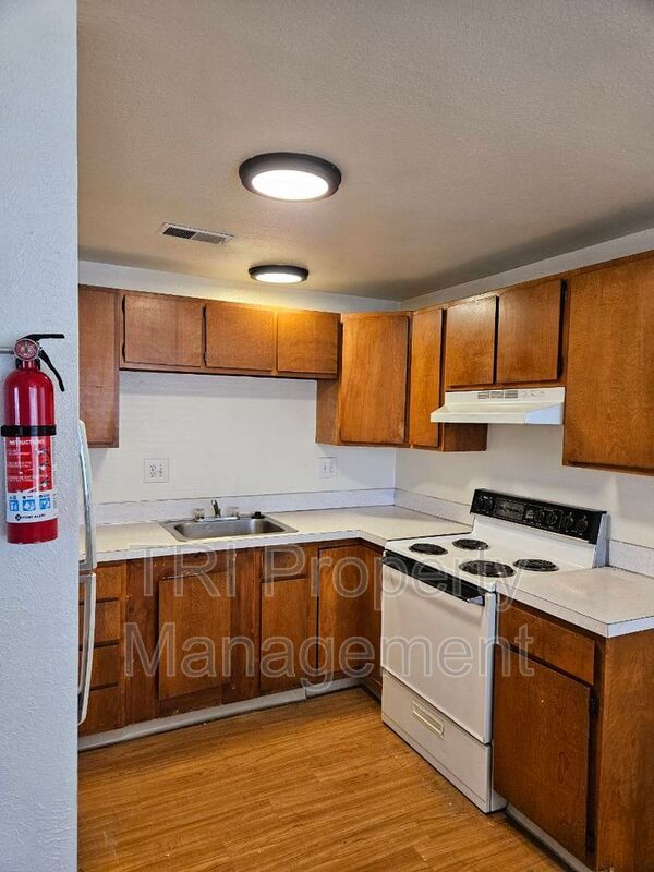 Building Photo - 300 W Union Ave