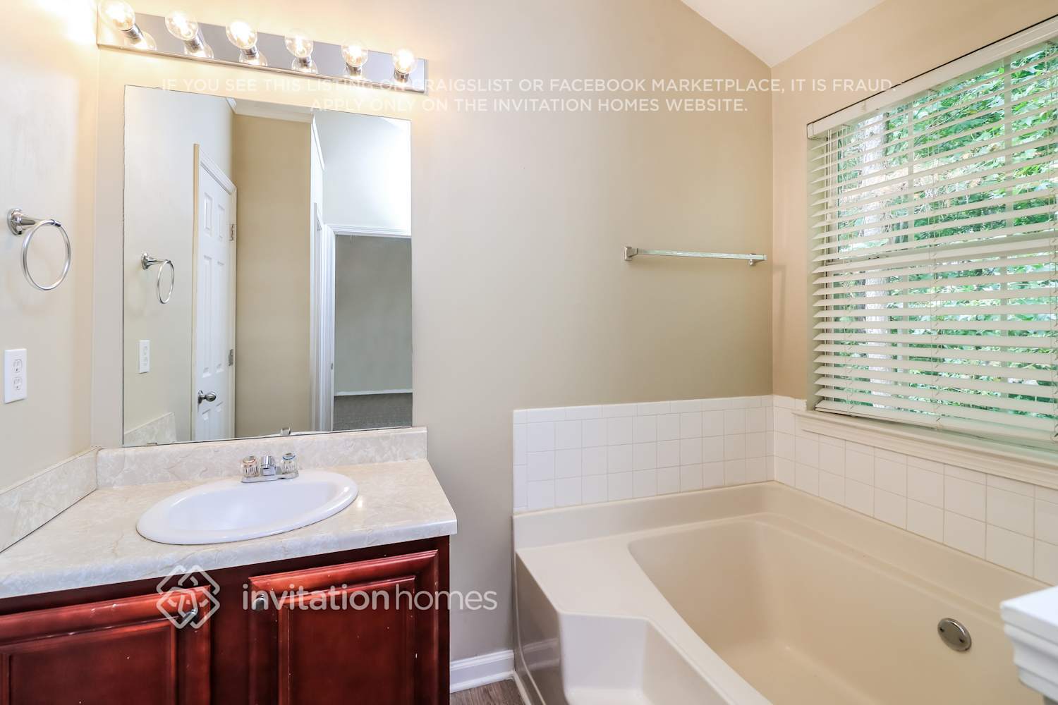 Building Photo - 107 Hidden Creek Dr