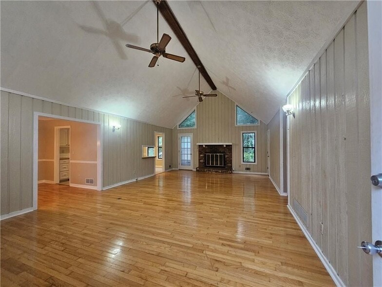 Building Photo - 395 Monivea Ln