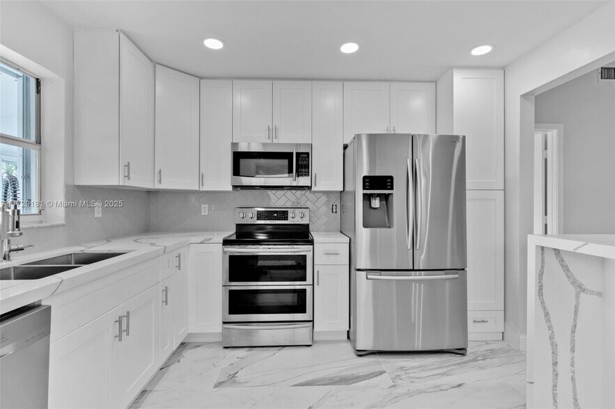 Primary Photo - 710 SE 22nd Ln