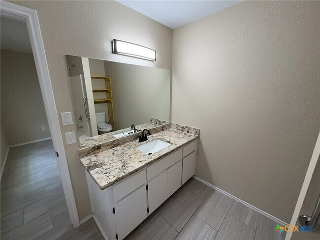 Building Photo - 2611 Littlewood Dr