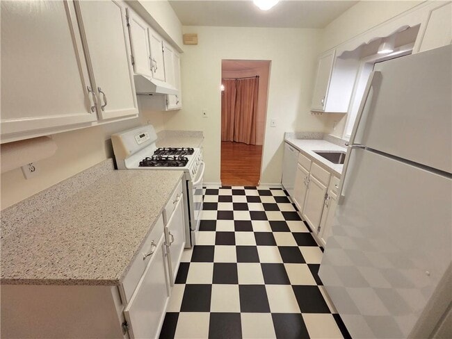 Building Photo - 8 Old Decatur Cir