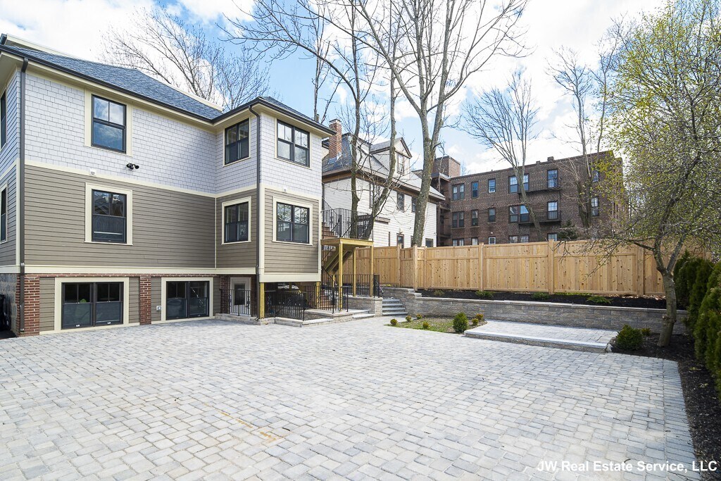 Building Photo - 23 Winslow Rd