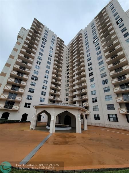Building Photo - 1865 S Ocean Dr