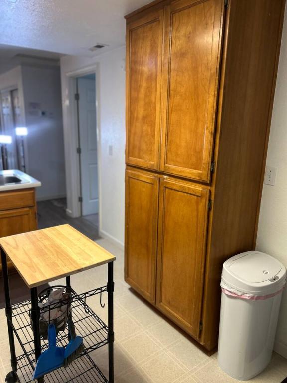 Building Photo - 563 Primrose Dr