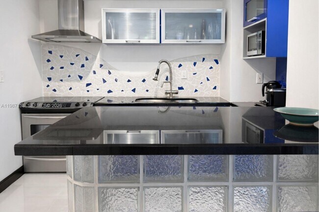 Building Photo - 1000 West Ave