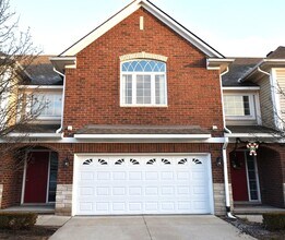 Building Photo - 3 Bedroom, 2 1/2 Bath, Townhouse w/ 2-Car Garage by Stoney Creek, Shelby Township