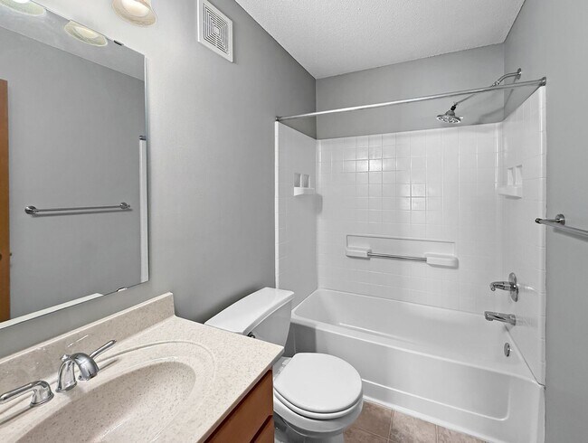 Building Photo - 815 Newberry Ln