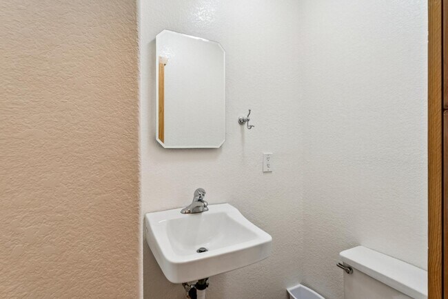 Building Photo - 1351 Montreal Dr