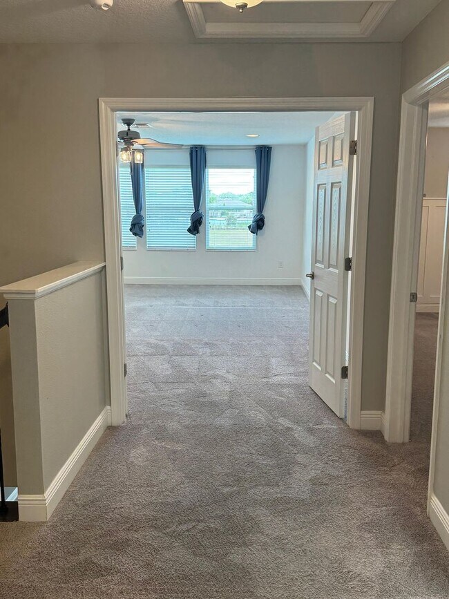 Building Photo - Spacious 5-Bedroom Riverview Home