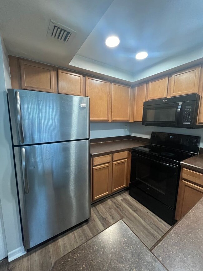 Building Photo - ONE BEDROOM ONE BATHROOM! WATERFRONT COMMUNITY!