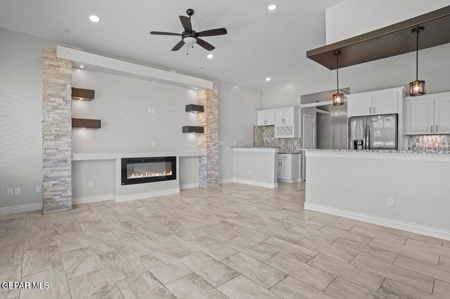 Building Photo - 12344 Desert Hawk Ave
