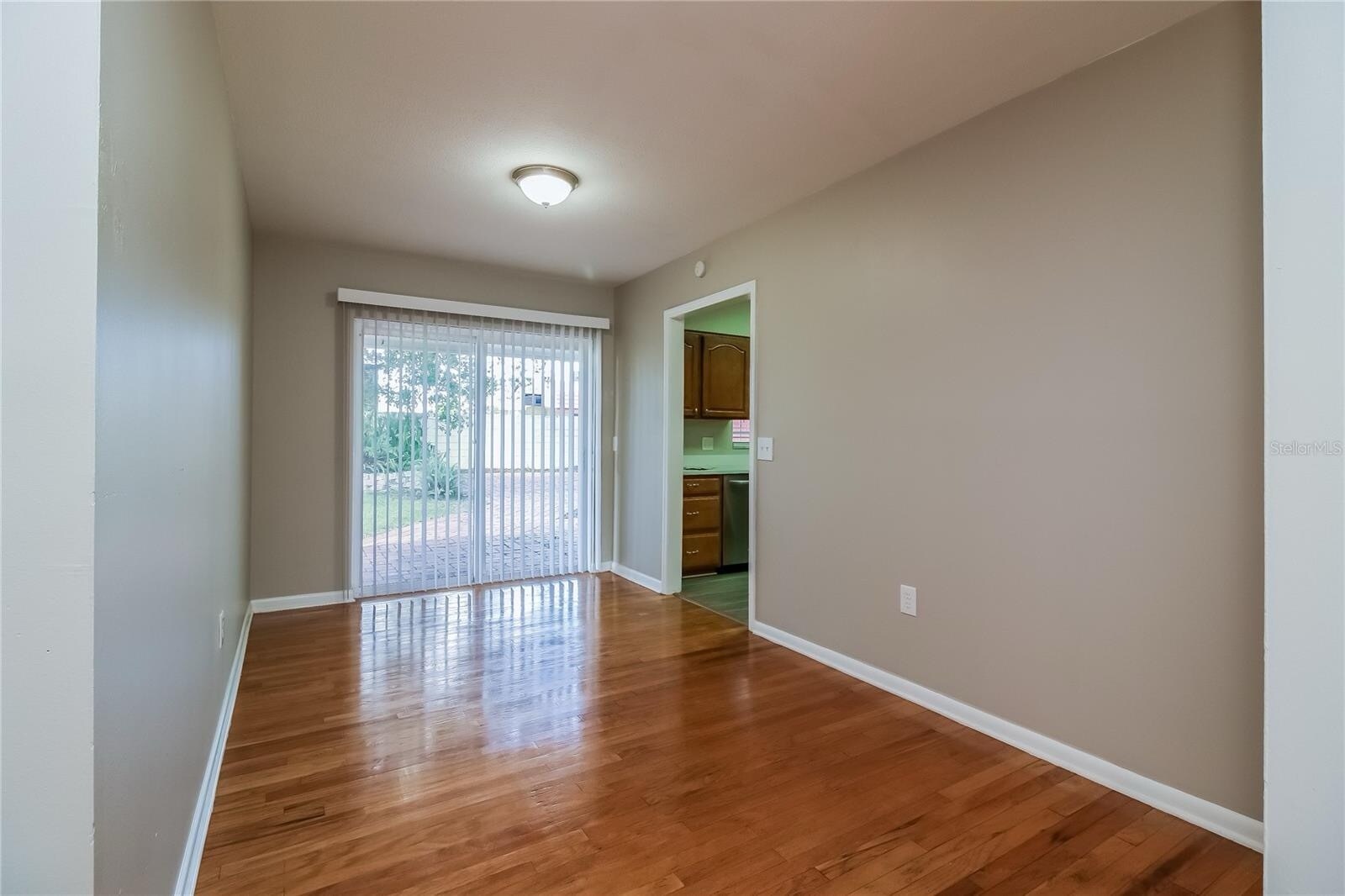 Building Photo - 804 Greenbriar Dr