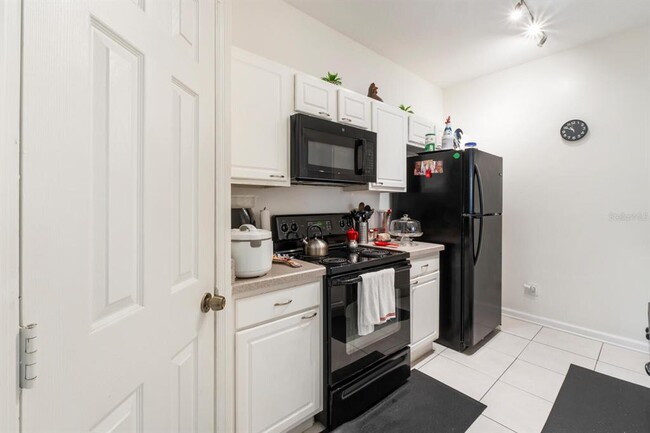 Building Photo - 6166 Stevenson Dr