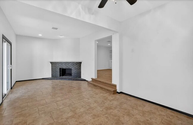 Building Photo - 3220 Preston Dr