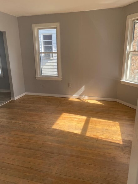 Building Photo - 13 Poplar Pl