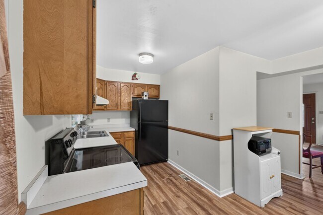 Building Photo - 8 Cypress Dr